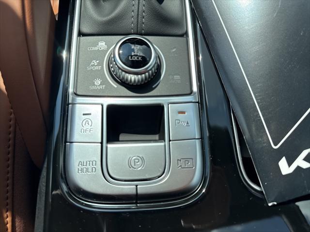 Photo of 2025 White Pearl Kia Telluride
