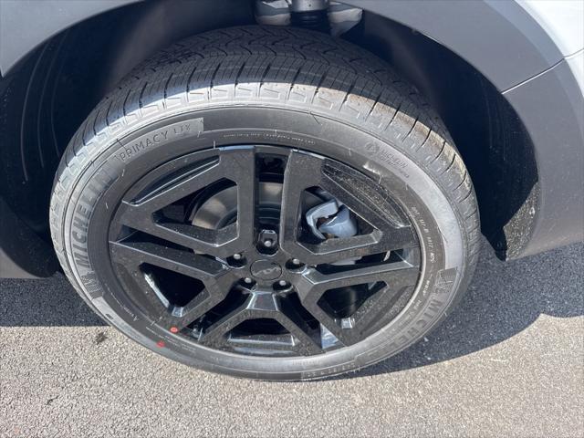 Photo of 2025 White Pearl Kia Telluride