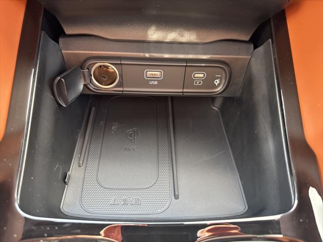 Photo of 2025 White Pearl Kia Telluride