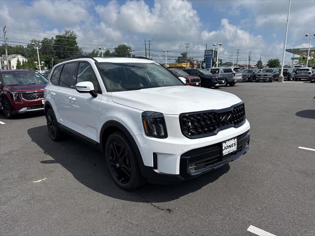Photo of 2025 White Pearl Kia Telluride