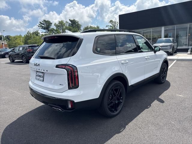 Photo of 2025 White Pearl Kia Telluride