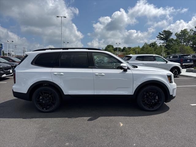 Photo of 2025 White Pearl Kia Telluride
