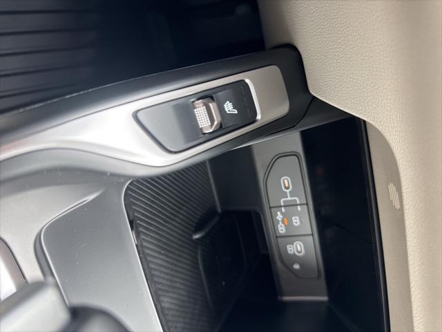 Photo of 2025 Gray Kia Sorento