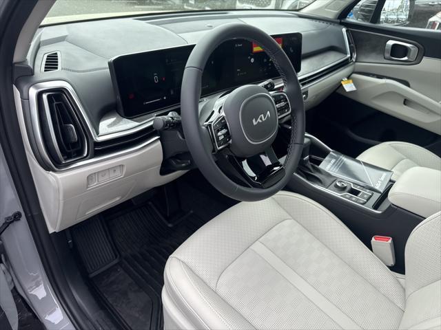 Photo of 2025 Gray Kia Sorento