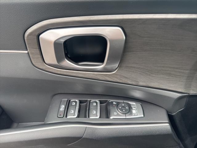 Photo of 2025 Ebony Kia Sorento