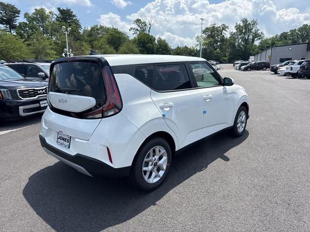 Photo of 2025 White Pearl Kia Soul
