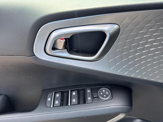 Photo of 2025 White Pearl Kia Soul