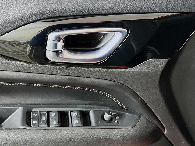 Photo of 2022 Redline Pearlcoat Jeep Compass