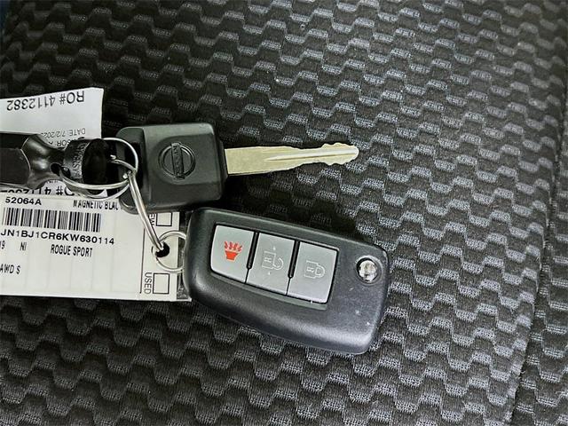 Photo of 2019 Magnetic Black Pearl Nissan Rogue Sport