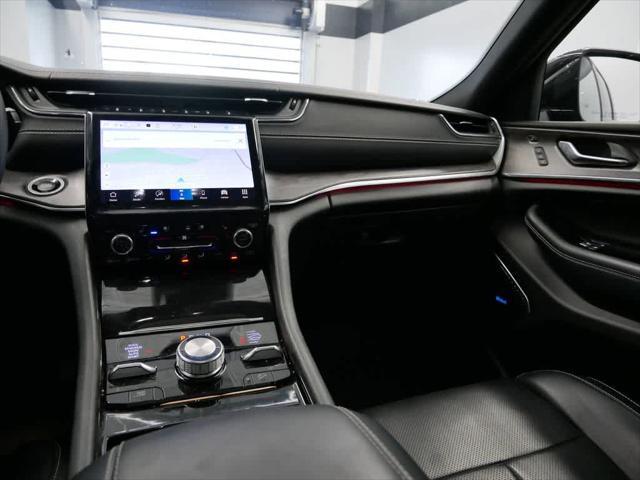 Photo of 2022 Diamond Black Crystal Pearlcoat Jeep Grand Cherokee