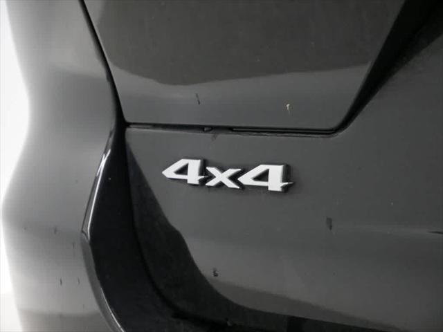 Photo of 2022 Diamond Black Crystal Pearlcoat Jeep Grand Cherokee