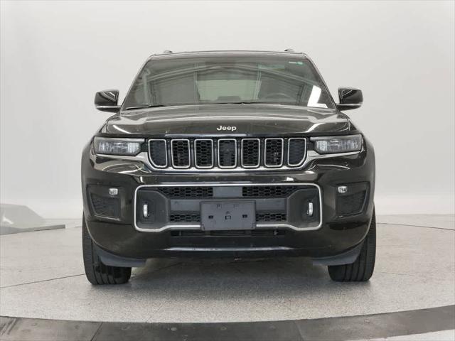 Photo of 2022 Diamond Black Crystal Pearlcoat Jeep Grand Cherokee
