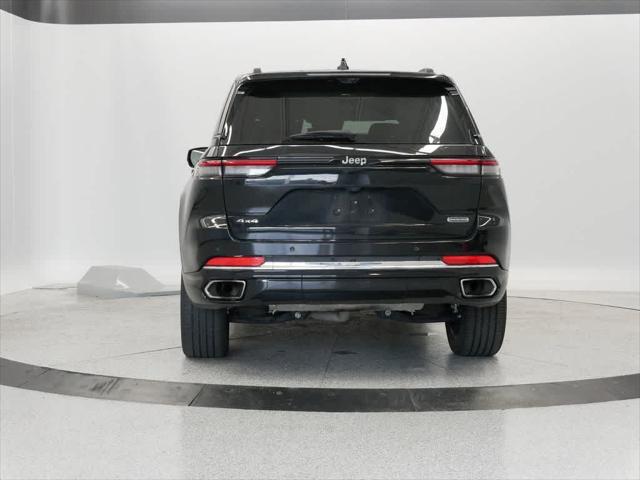 Photo of 2022 Diamond Black Crystal Pearlcoat Jeep Grand Cherokee
