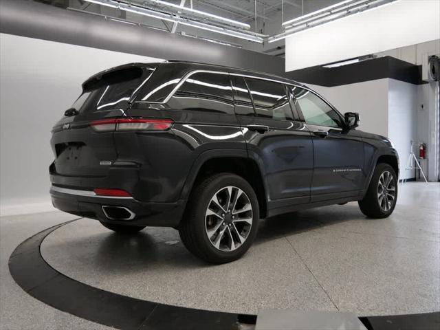 Photo of 2022 Diamond Black Crystal Pearlcoat Jeep Grand Cherokee