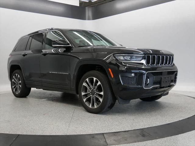 Photo of 2022 Diamond Black Crystal Pearlcoat Jeep Grand Cherokee