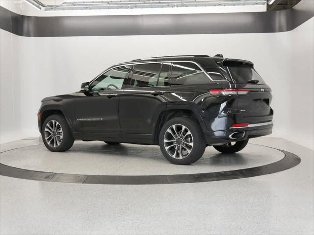 Photo of 2022 Diamond Black Crystal Pearlcoat Jeep Grand Cherokee