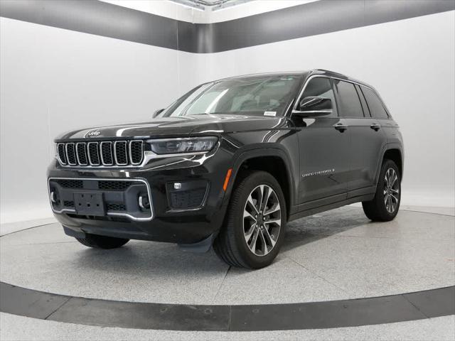 Photo of 2022 Diamond Black Crystal Pearlcoat Jeep Grand Cherokee