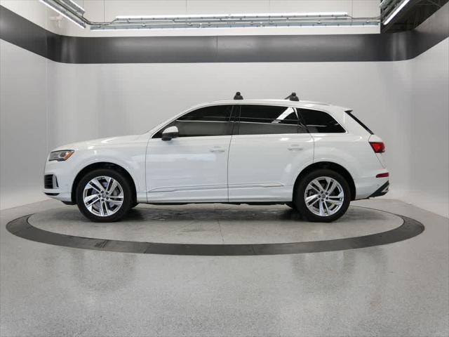 Photo of 2020 White Audi Q7