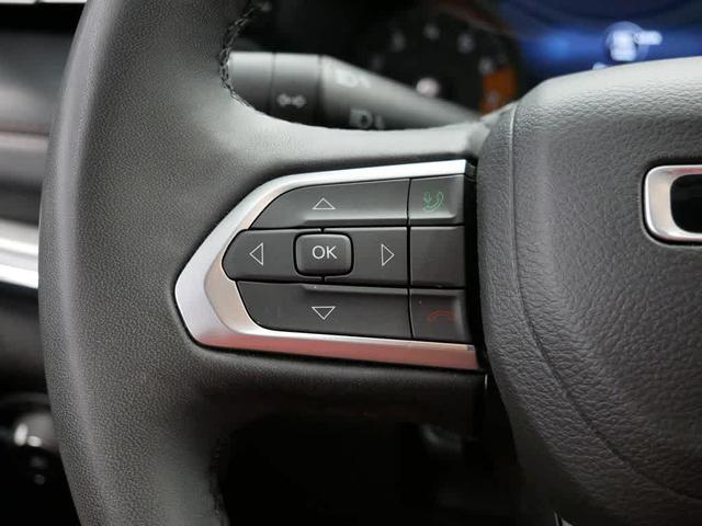 Photo of 2023 Redline Pearlcoat Jeep Compass