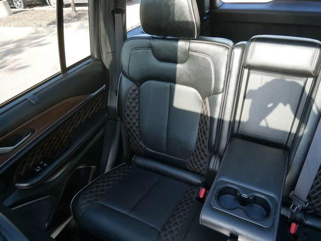 Photo of 2023 Diamond Black Crystal Pearlcoat Jeep Grand Cherokee