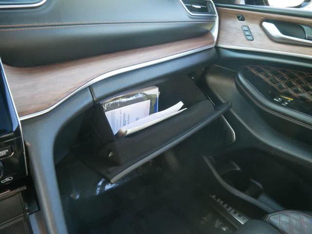 Photo of 2023 Diamond Black Crystal Pearlcoat Jeep Grand Cherokee