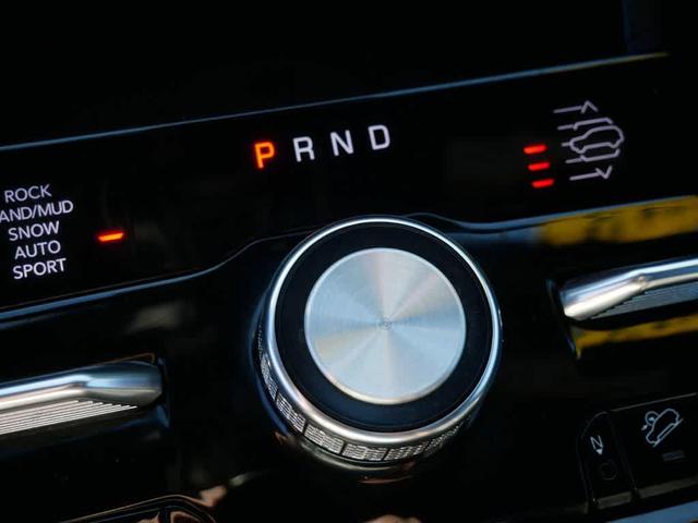 Photo of 2023 Diamond Black Crystal Pearlcoat Jeep Grand Cherokee
