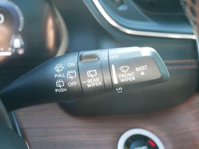 Photo of 2023 Diamond Black Crystal Pearlcoat Jeep Grand Cherokee