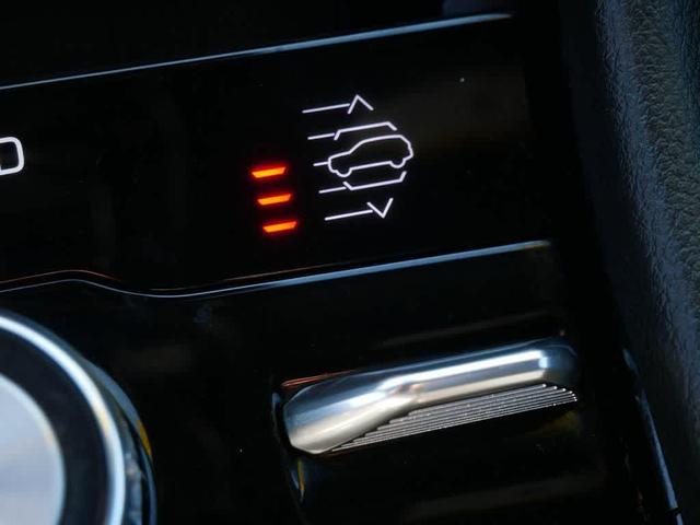 Photo of 2023 Diamond Black Crystal Pearlcoat Jeep Grand Cherokee
