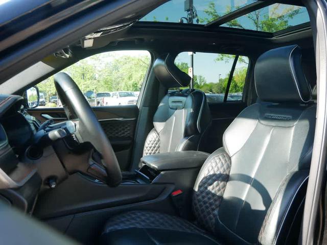 Photo of 2023 Diamond Black Crystal Pearlcoat Jeep Grand Cherokee