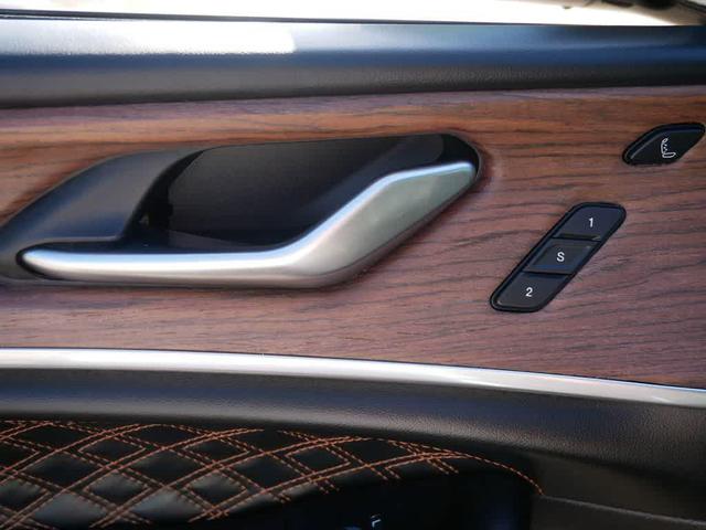 Photo of 2023 Diamond Black Crystal Pearlcoat Jeep Grand Cherokee