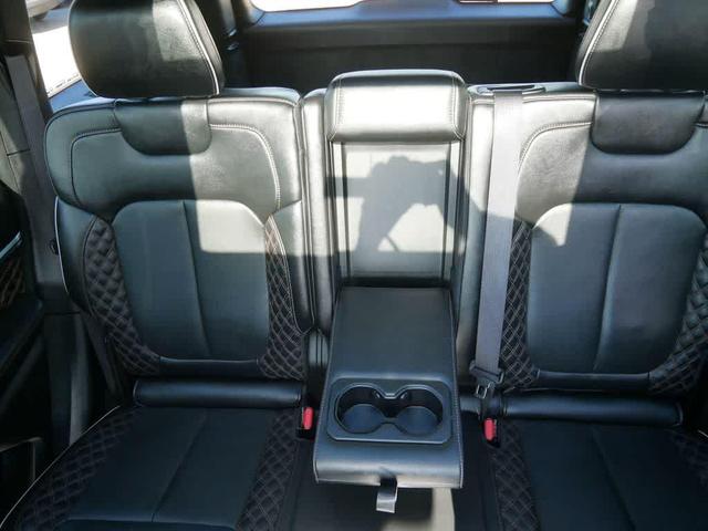 Photo of 2023 Diamond Black Crystal Pearlcoat Jeep Grand Cherokee