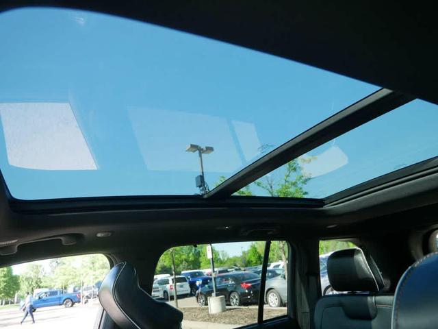 Photo of 2023 Diamond Black Crystal Pearlcoat Jeep Grand Cherokee