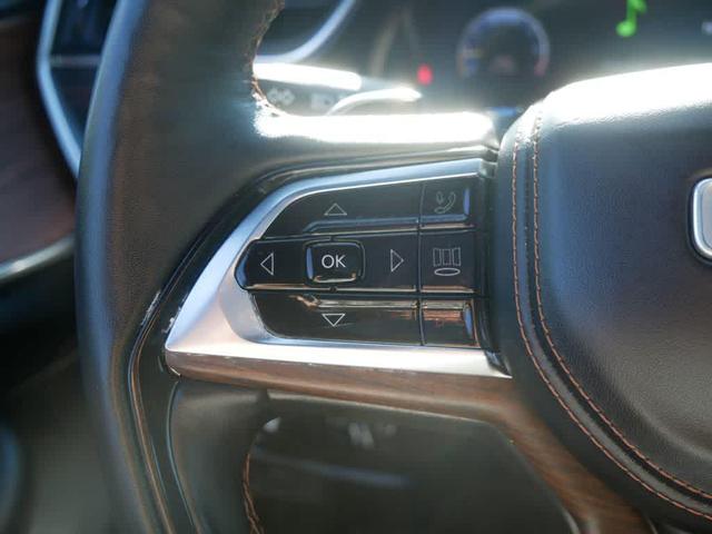 Photo of 2023 Diamond Black Crystal Pearlcoat Jeep Grand Cherokee