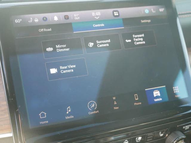 Photo of 2023 Diamond Black Crystal Pearlcoat Jeep Grand Cherokee