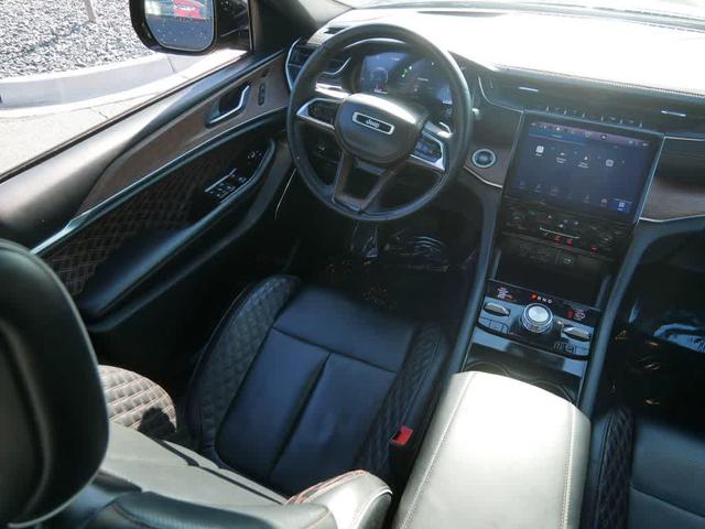 Photo of 2023 Diamond Black Crystal Pearlcoat Jeep Grand Cherokee