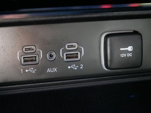 Photo of 2023 Diamond Black Crystal Pearlcoat Jeep Grand Cherokee