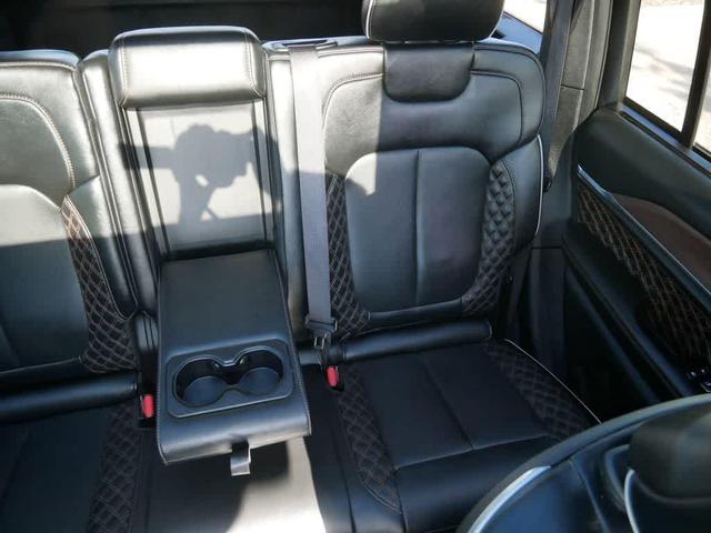 Photo of 2023 Diamond Black Crystal Pearlcoat Jeep Grand Cherokee