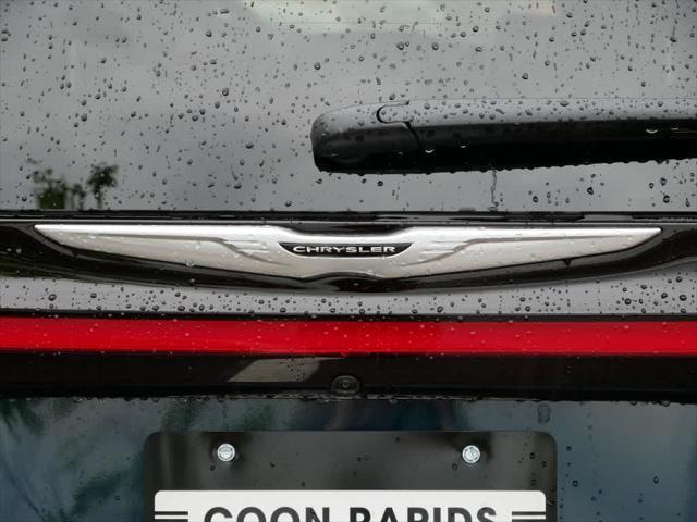 Photo of 2025 Fathom Blue Pearlcoat Chrysler Pacifica