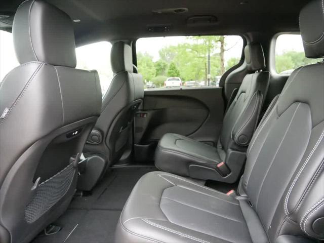 Photo of 2025 Fathom Blue Pearlcoat Chrysler Pacifica