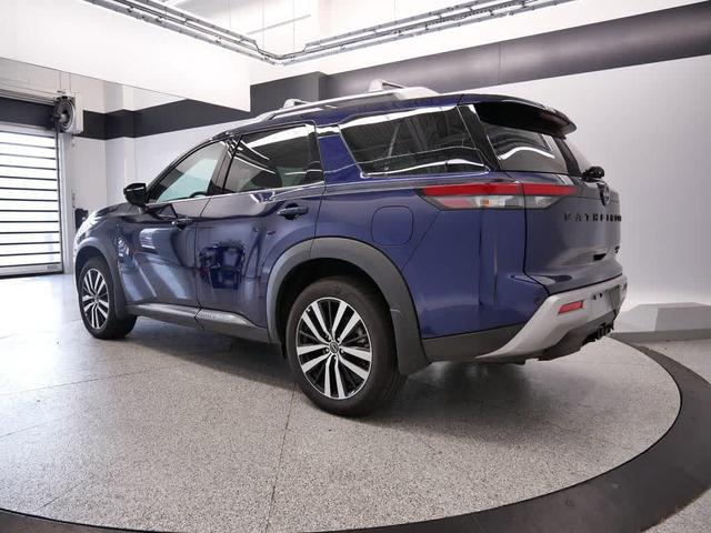 Photo of 2024 Deep Ocean Blue Pearl Nissan Pathfinder