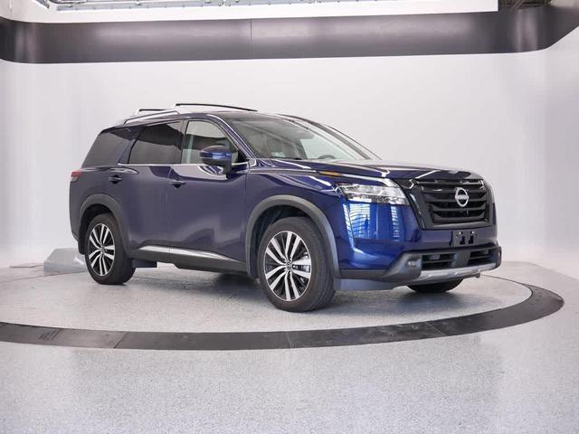 Photo of 2024 Deep Ocean Blue Pearl Nissan Pathfinder