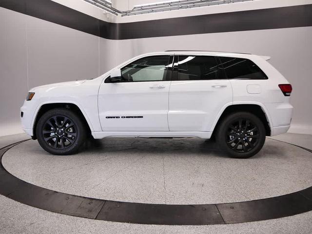Photo of 2021 Bright White Clearcoat Jeep Grand Cherokee