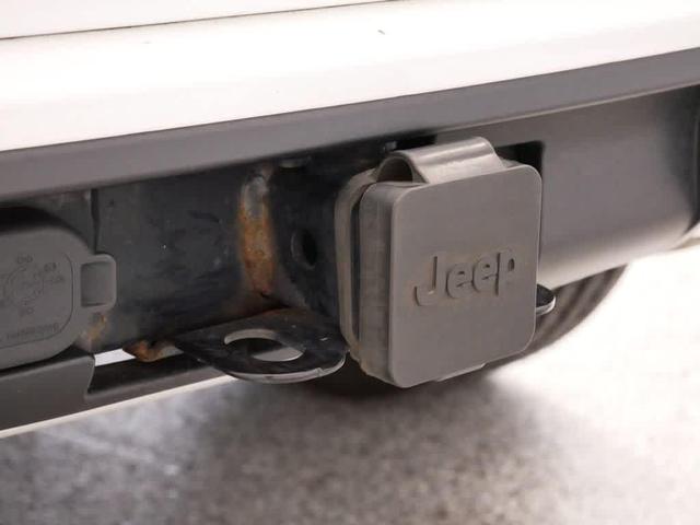 Photo of 2021 Bright White Clearcoat Jeep Grand Cherokee