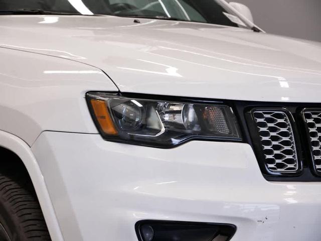Photo of 2021 Bright White Clearcoat Jeep Grand Cherokee