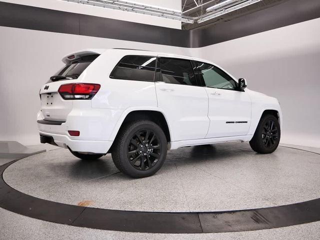 Photo of 2021 Bright White Clearcoat Jeep Grand Cherokee
