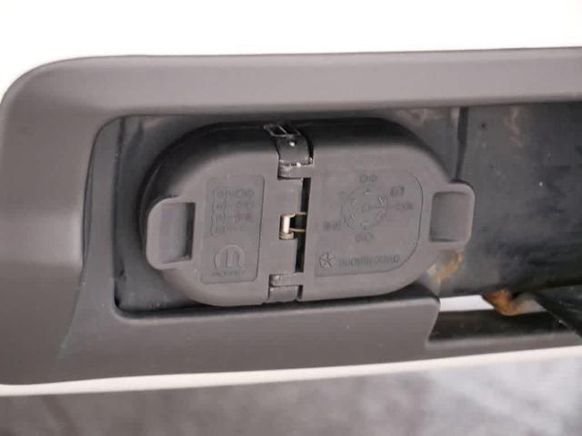 Photo of 2021 Bright White Clearcoat Jeep Grand Cherokee