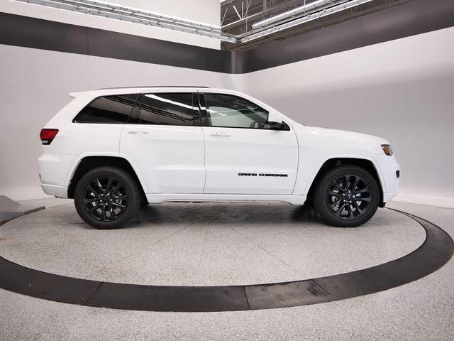 Photo of 2021 Bright White Clearcoat Jeep Grand Cherokee