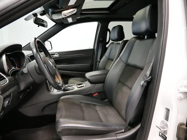 Photo of 2021 Bright White Clearcoat Jeep Grand Cherokee