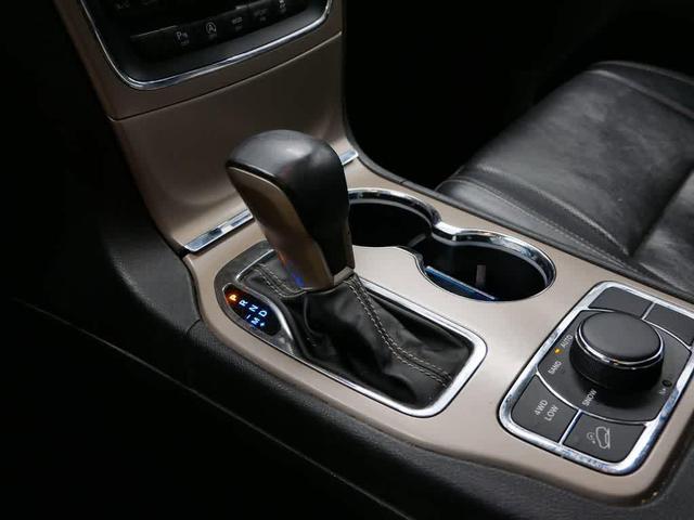 Photo of 2017 Bright White Clearcoat Jeep Grand Cherokee
