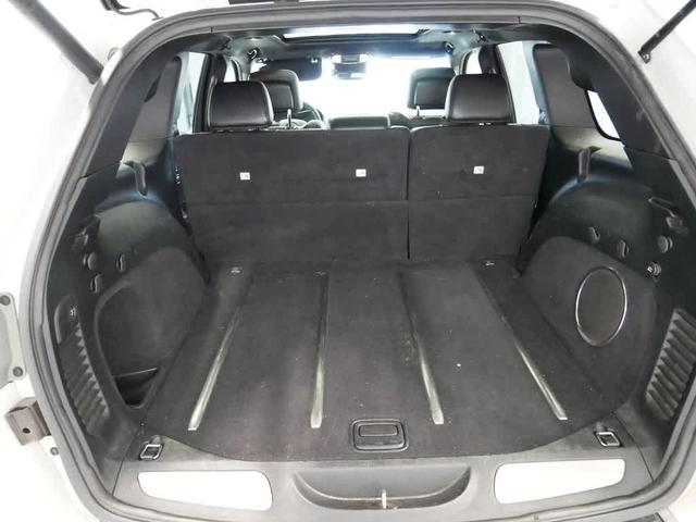 Photo of 2017 Bright White Clearcoat Jeep Grand Cherokee